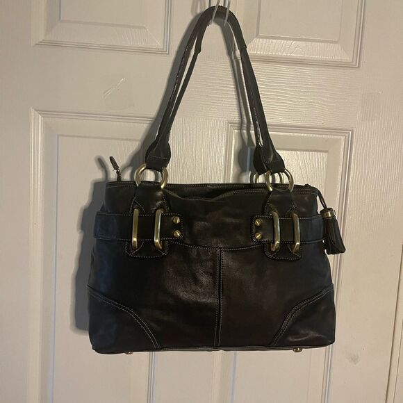 B. Makowsky soft leather black shoulder bag gold tone hardwares &tassel accents. - Picture 2 of 13